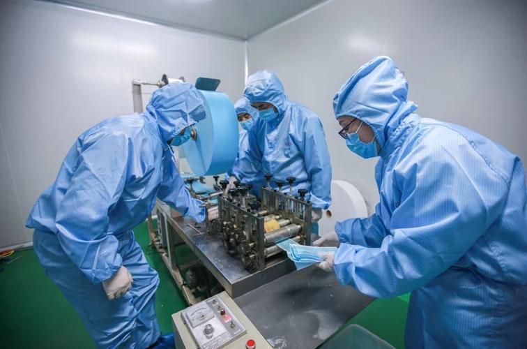 1月28日丹阳橡胶制品公司一次性使用医用口罩生产线恢复试生产.