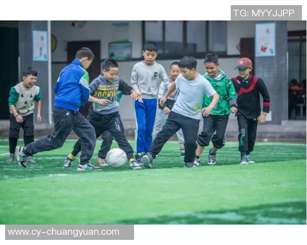 小孩与足球明星的奇妙互动瞬间揭秘欢乐与梦想交织的童年时光